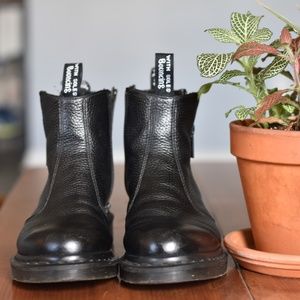 Dr. Martens Women's 2976 Chelsea Boot Size: 8